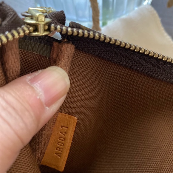 Authentic Louis Vuitton Pochette - Picture 8 of 13